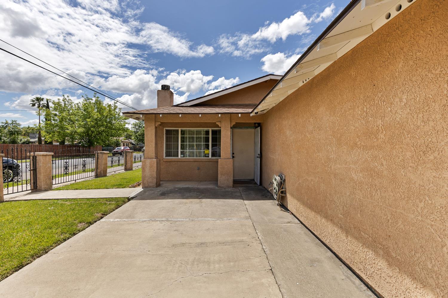 Detail Gallery Image 6 of 44 For 1761 Sikh Temple St, Stockton,  CA 95206 - 4 Beds | 2 Baths