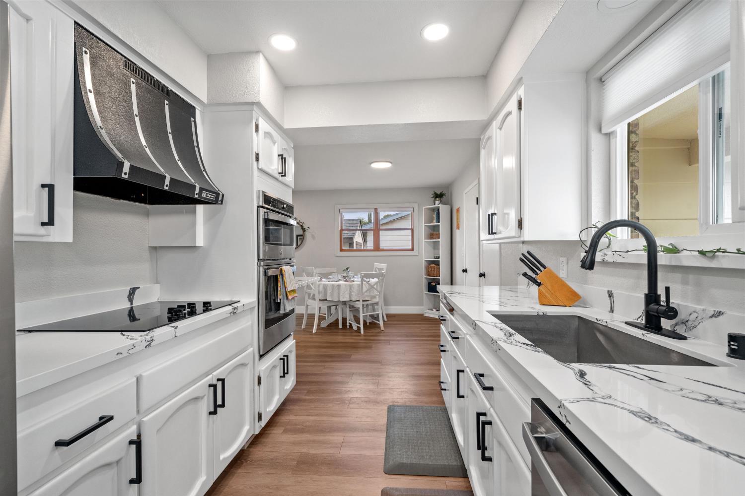Detail Gallery Image 19 of 31 For 7037 Wilshire Cir, Sacramento,  CA 95822 - 3 Beds | 2 Baths