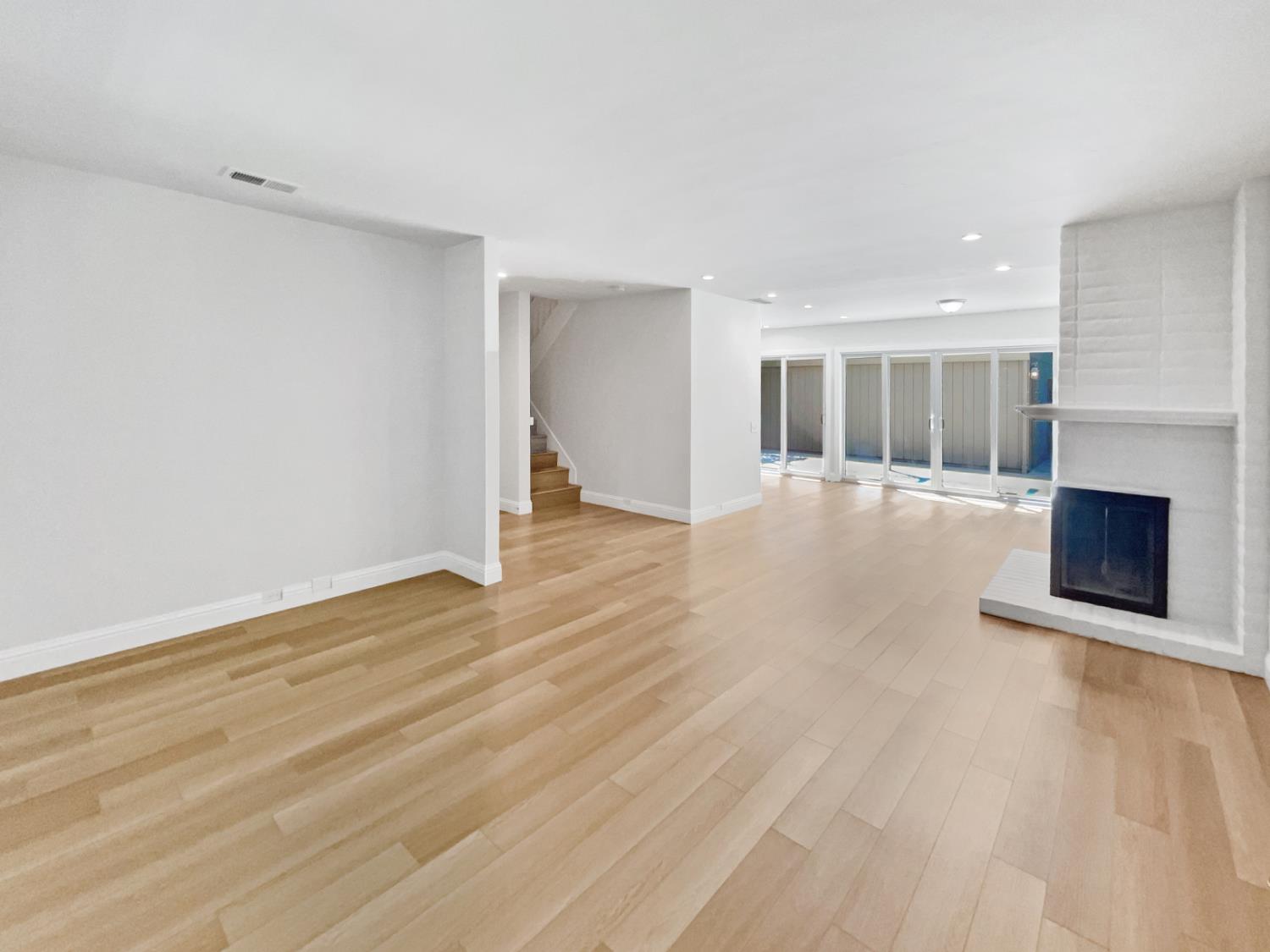 Photo #3: 225062142 Listing 