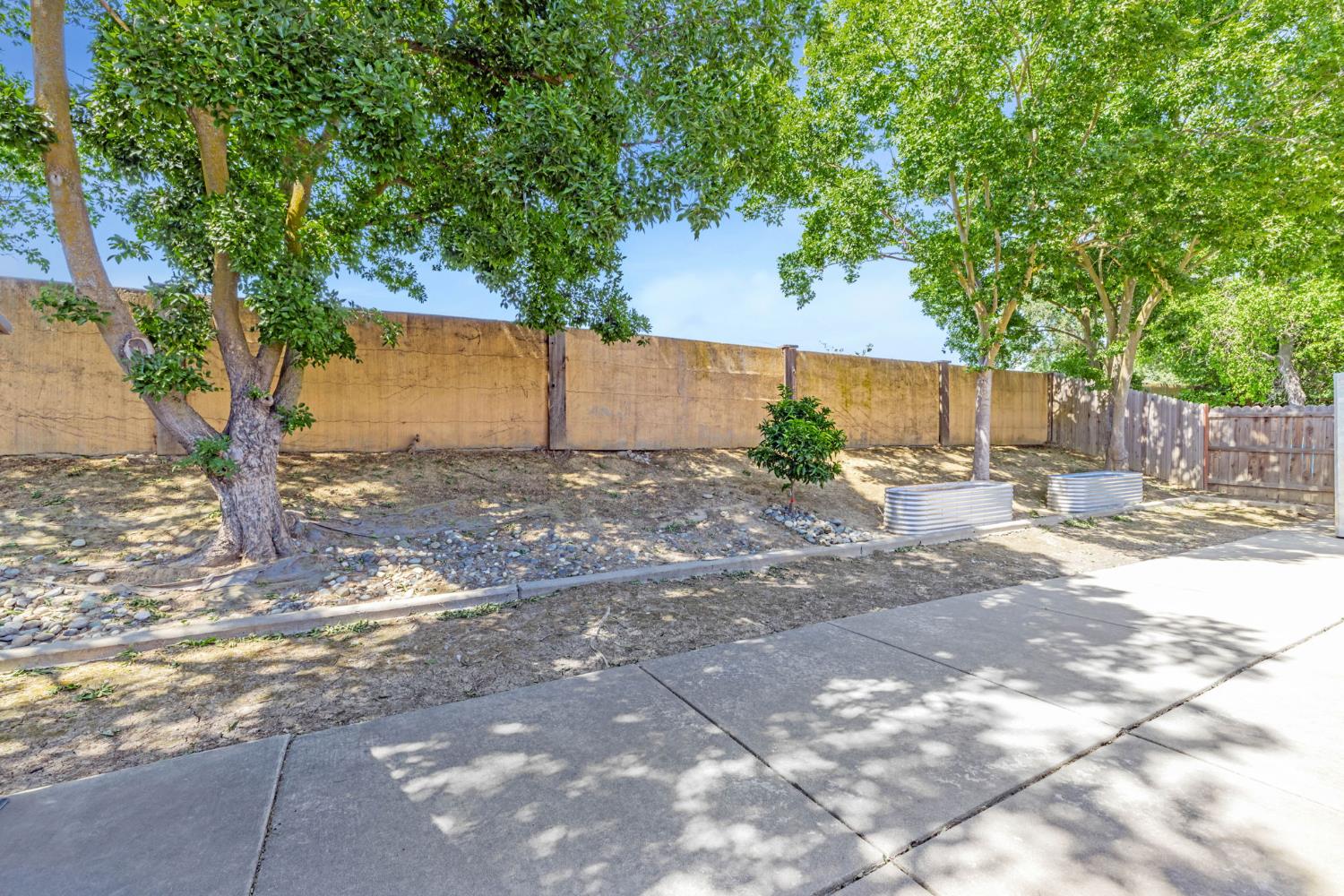 Detail Gallery Image 33 of 34 For 3203 Osuna Way, Sacramento,  CA 95833 - 3 Beds | 2 Baths