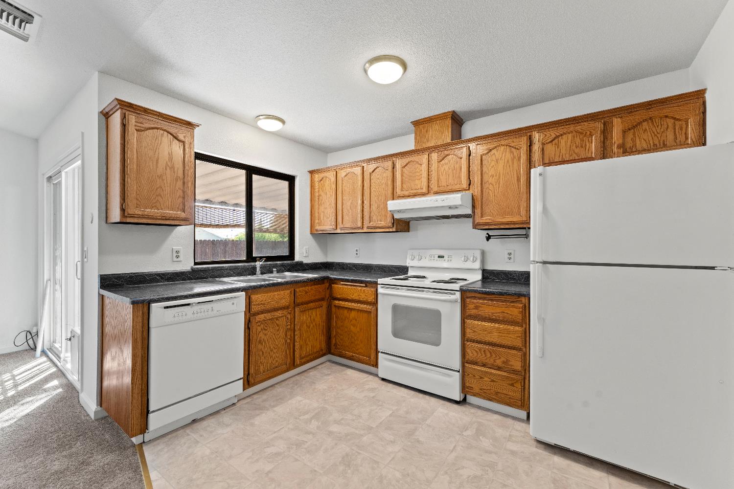 Detail Gallery Image 6 of 38 For 3349 Irvindale Way, Antelope,  CA 95843 - 3 Beds | 2 Baths