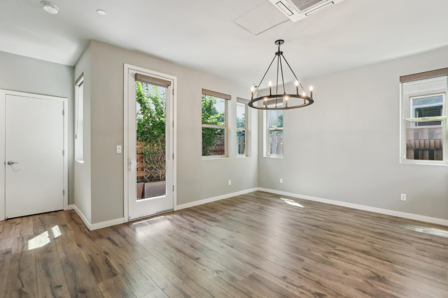Crate Avenue, Sacramento, California image 6
