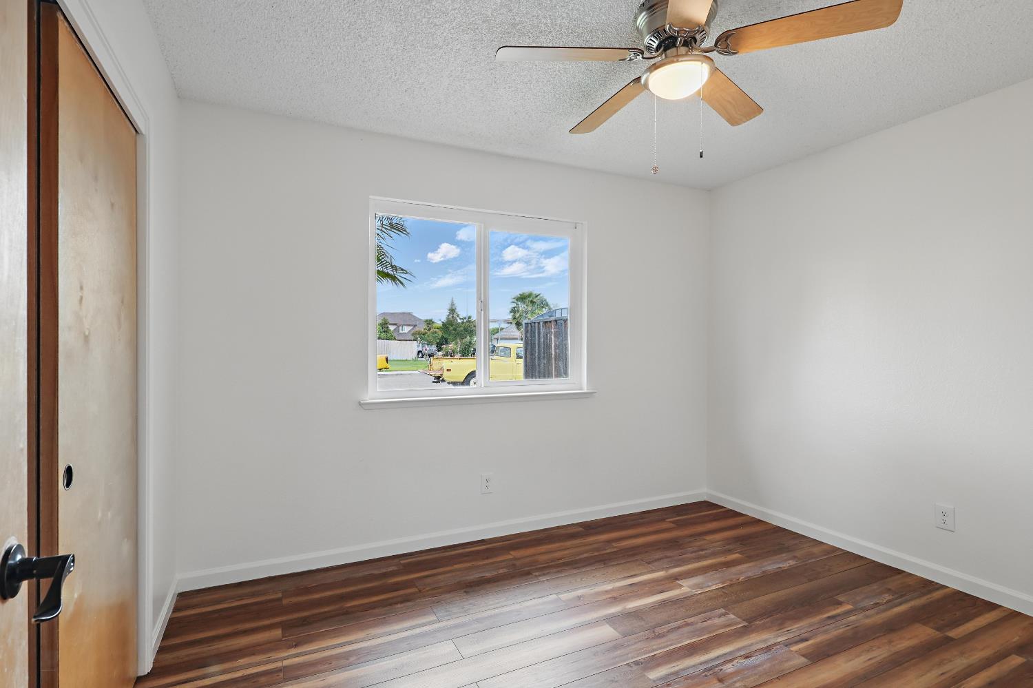 Holiday Way, Chowchilla, California image 11