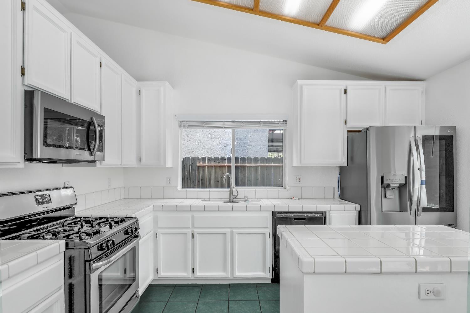 Detail Gallery Image 19 of 35 For 9134 Bungalow Way, Elk Grove,  CA 95758 - 3 Beds | 2 Baths
