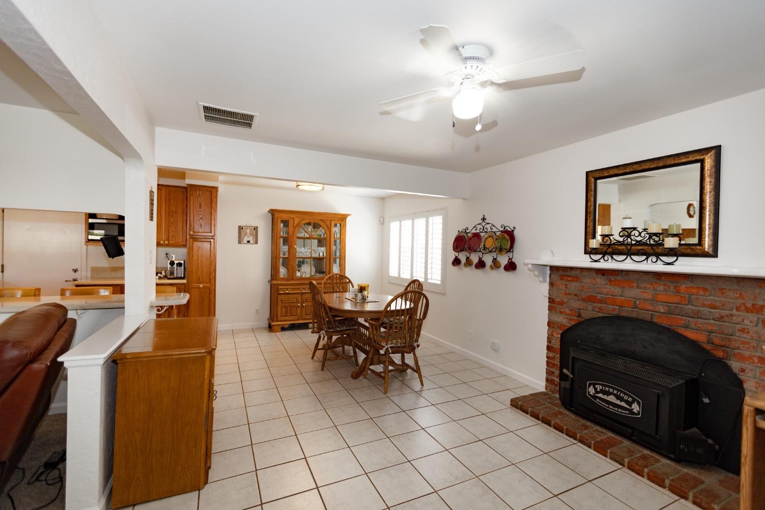 Detail Gallery Image 15 of 58 For 4889 Cherokee Dr, Concord,  CA 94521 - 4 Beds | 3 Baths