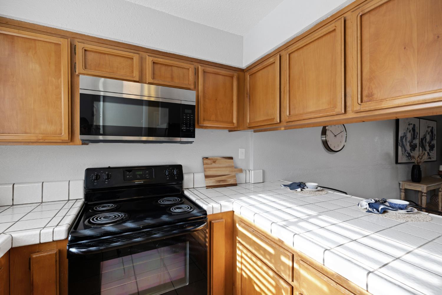 Photo #5: 225062659 Listing: Photo #5