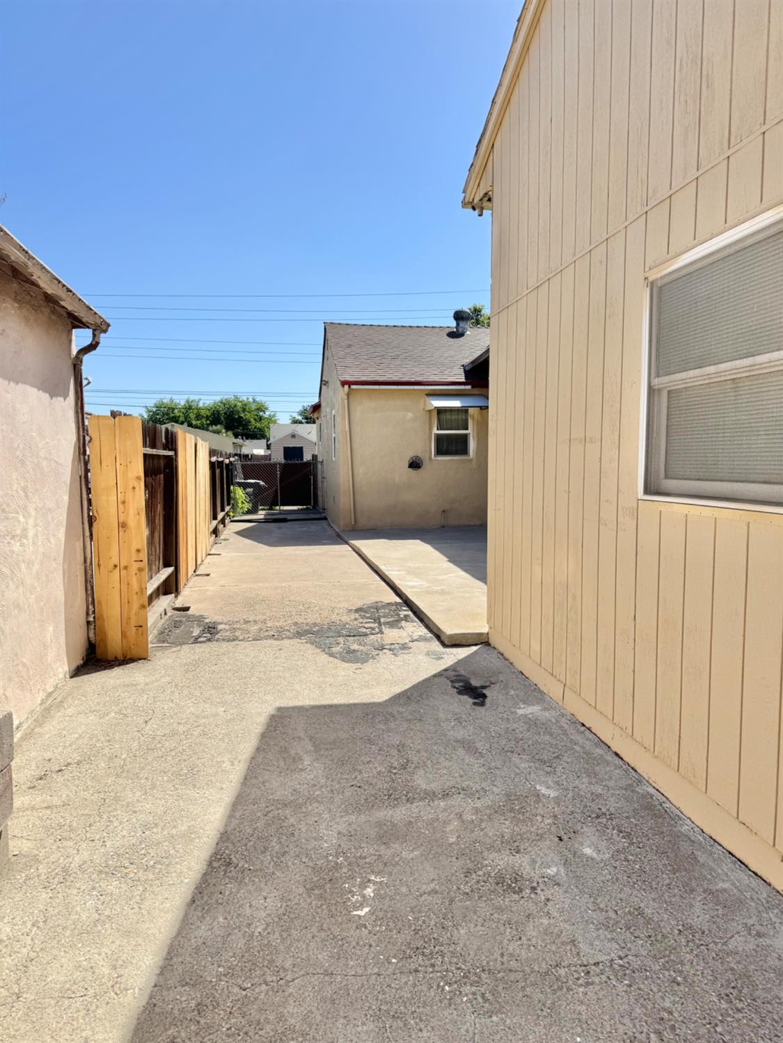 Detail Gallery Image 16 of 23 For 3611 West Ln, Stockton,  CA 95204 - 2 Beds | 2 Baths
