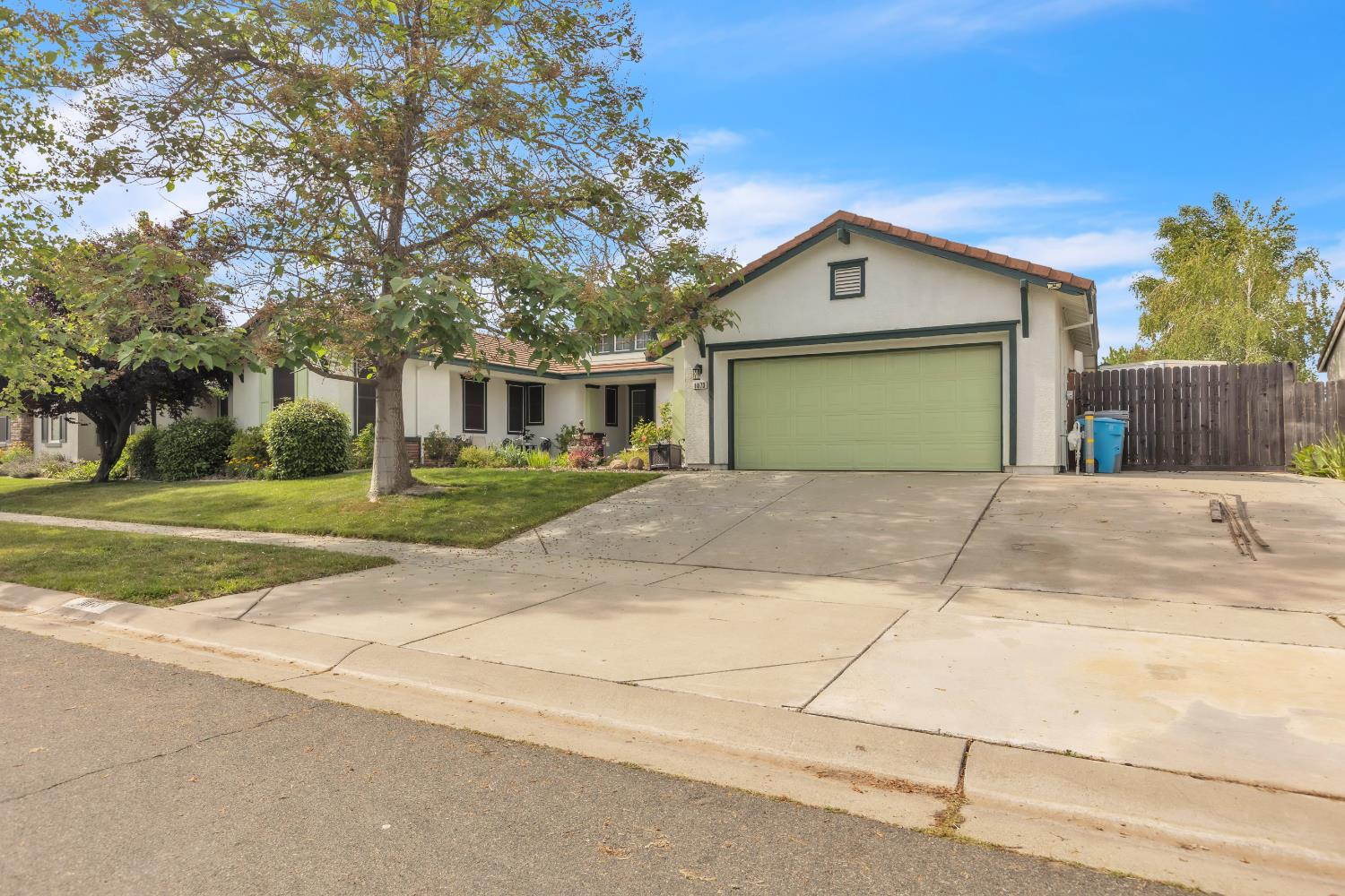 Detail Gallery Image 1 of 43 For 1073 Bronco Dr, Plumas Lake,  CA 95961 - 4 Beds | 2 Baths