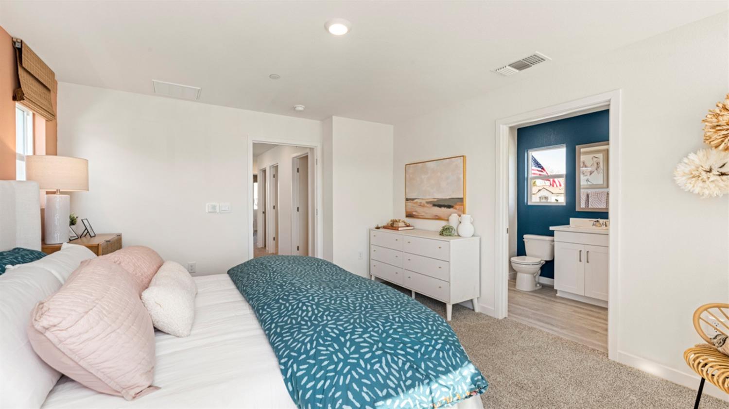 Detail Gallery Image 9 of 11 For 935 Night Sky Lane Walk, Sacramento,  CA 95834 - 3 Beds | 2 Baths