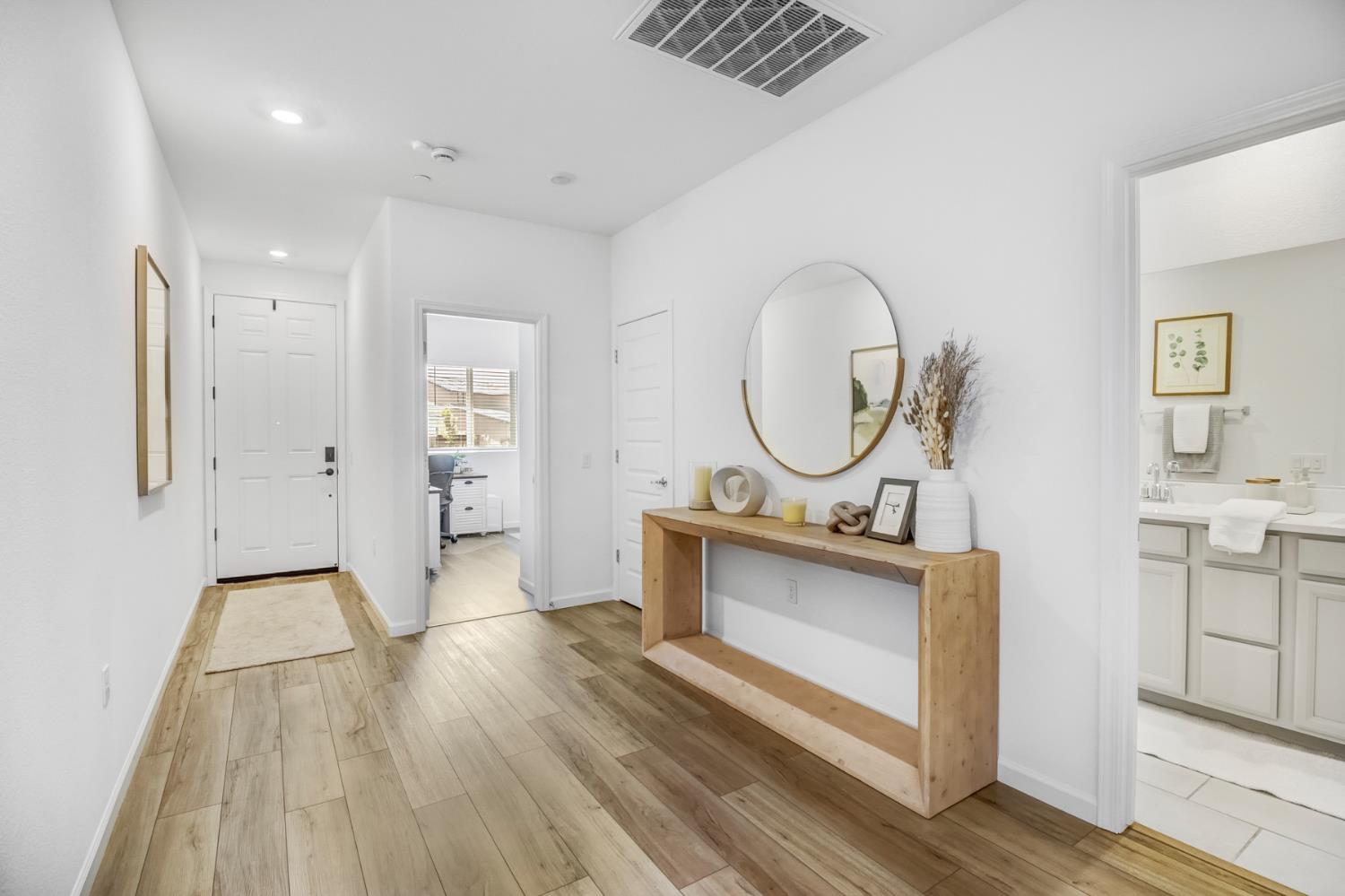 Detail Gallery Image 4 of 33 For 1295 Arriaga Way, Woodland,  CA 95776 - 4 Beds | 2 Baths