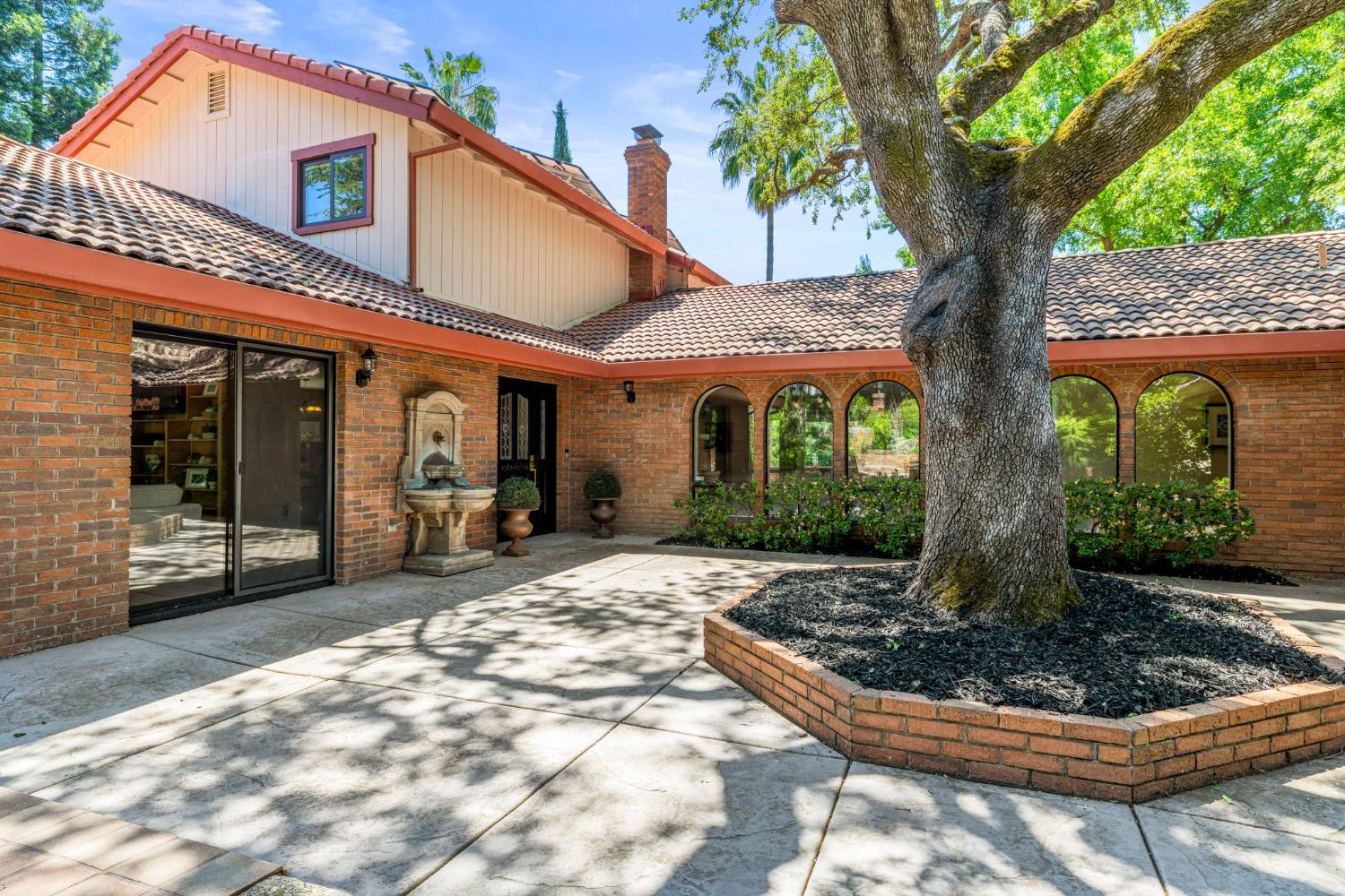 Detail Gallery Image 9 of 87 For 6127 Reservoir Ct, Granite Bay,  CA 95746 - 4 Beds | 4/1 Baths