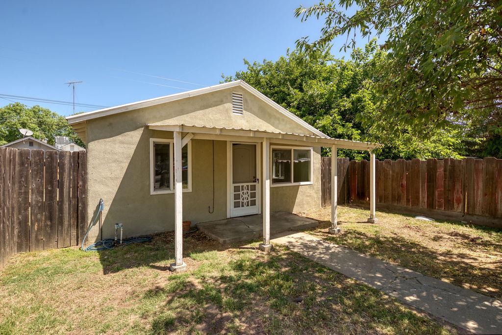 Detail Gallery Image 4 of 14 For 1541 Pearl St, Modesto,  CA 95350 - 2 Beds | 1 Baths