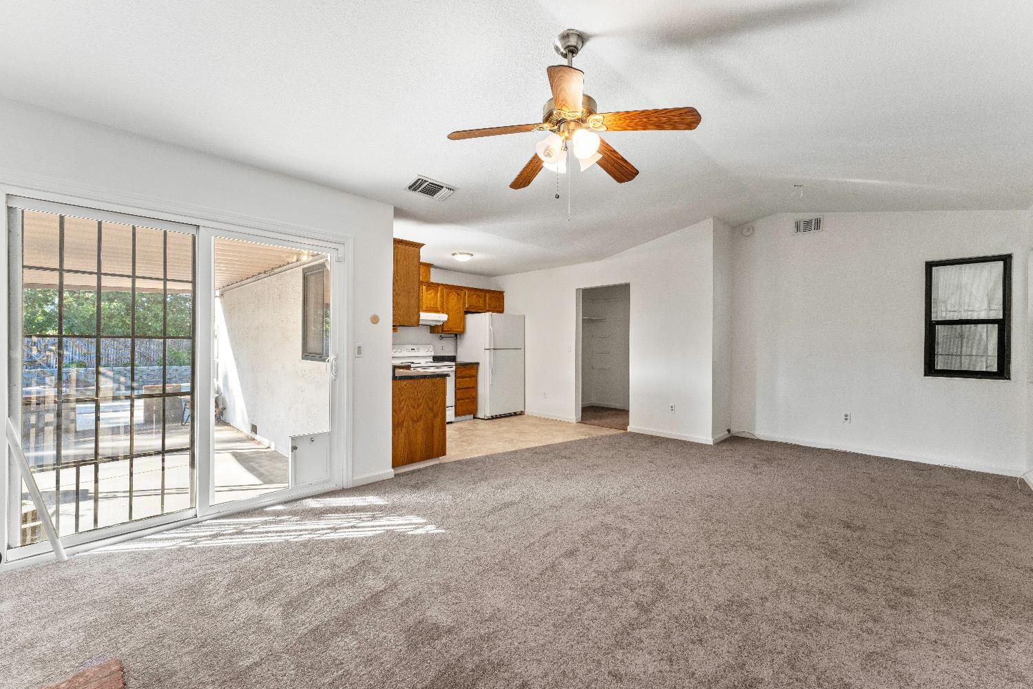 Detail Gallery Image 9 of 38 For 3349 Irvindale Way, Antelope,  CA 95843 - 3 Beds | 2 Baths