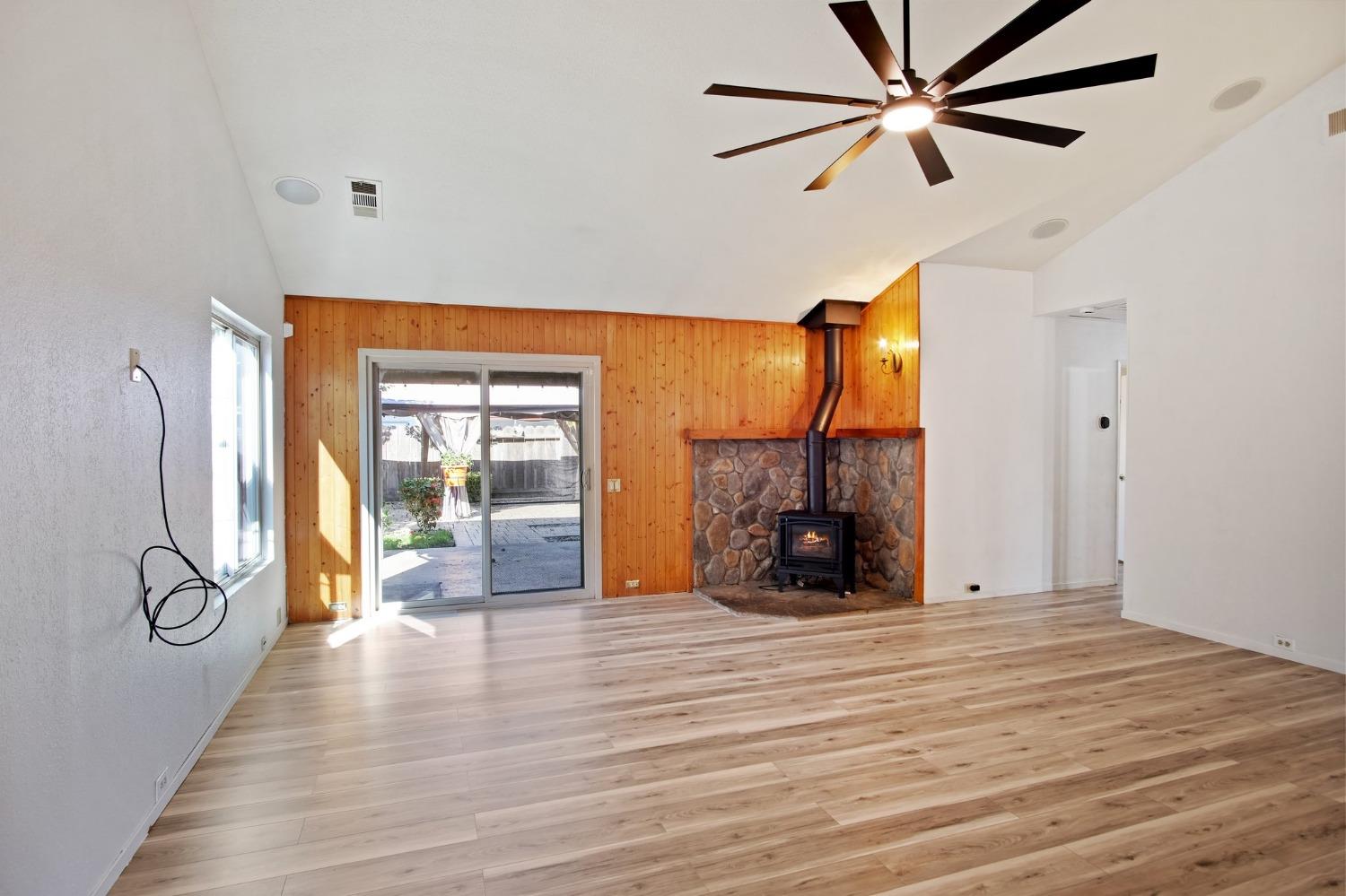 Detail Gallery Image 8 of 25 For 50 Willowood Dr, Oakdale,  CA 95361 - 3 Beds | 2 Baths