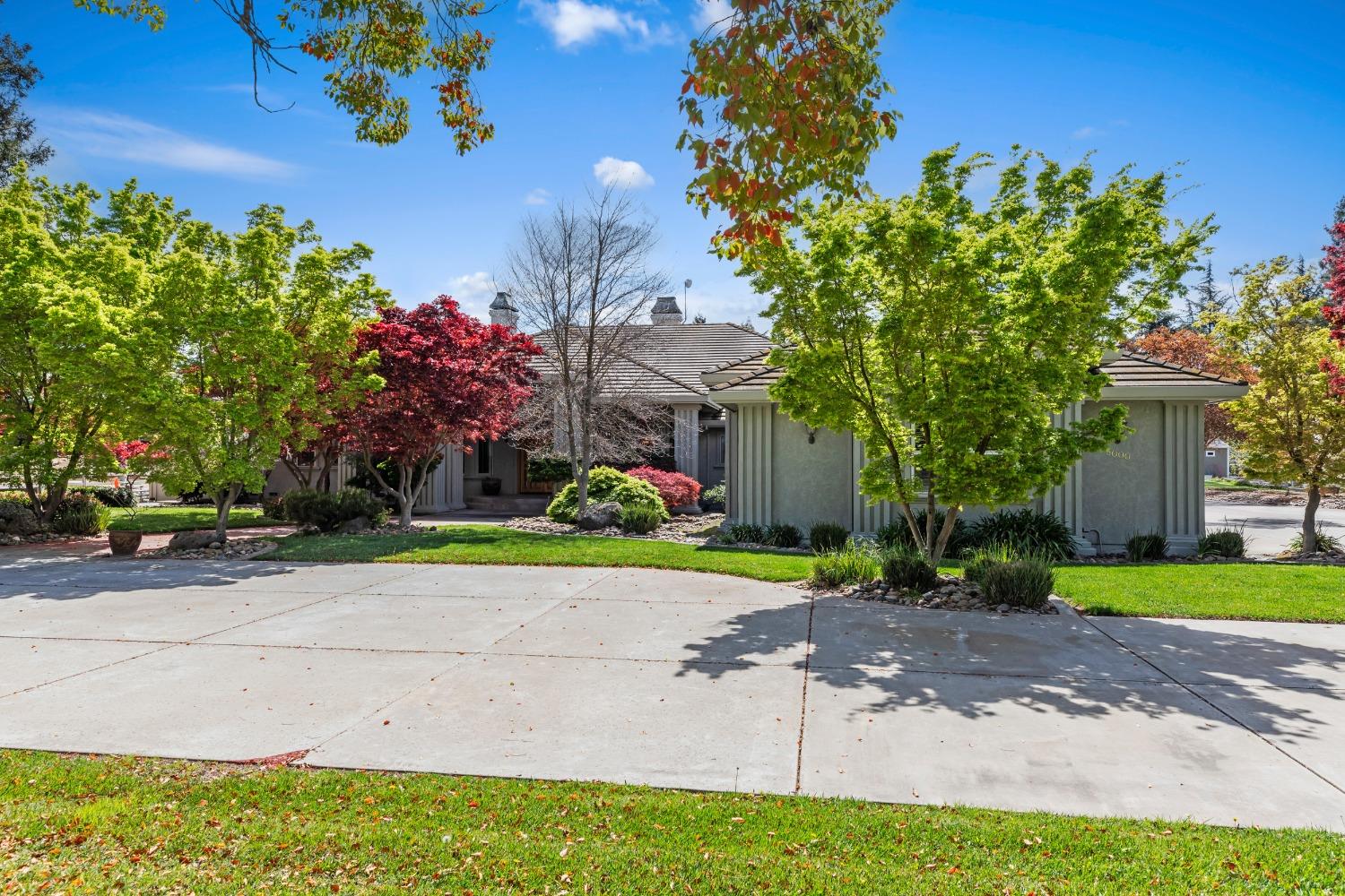 Detail Gallery Image 2 of 77 For 5000 Peach Blossom Ln, Oakdale,  CA 95361 - 5 Beds | 3/1 Baths