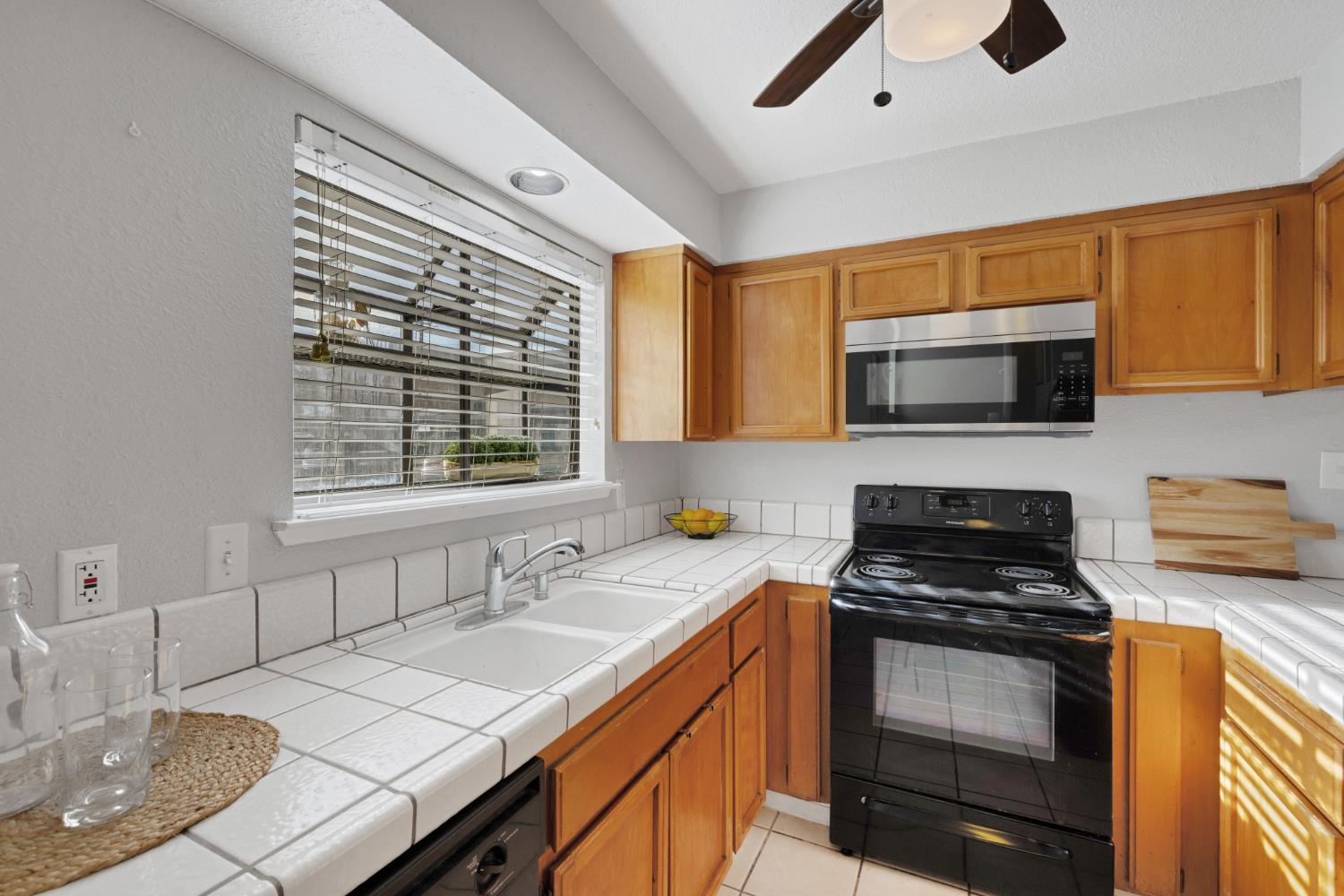 Photo #6: 225062659 Listing: Photo #6