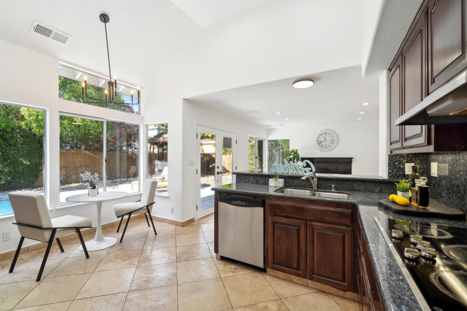 Tahoe Cir, Tracy, California image 20