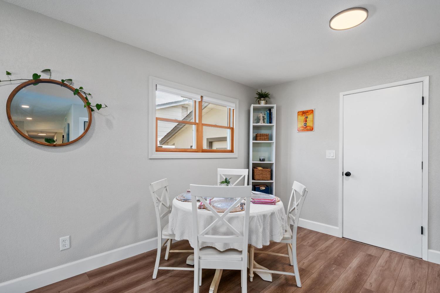 Detail Gallery Image 12 of 31 For 7037 Wilshire Cir, Sacramento,  CA 95822 - 3 Beds | 2 Baths