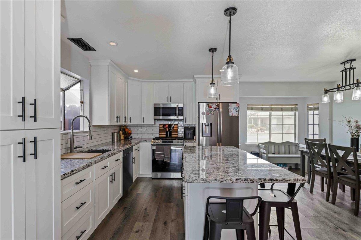 Detail Gallery Image 16 of 38 For 48 Obsidian Dr, Oakdale,  CA 95361 - 3 Beds | 2 Baths