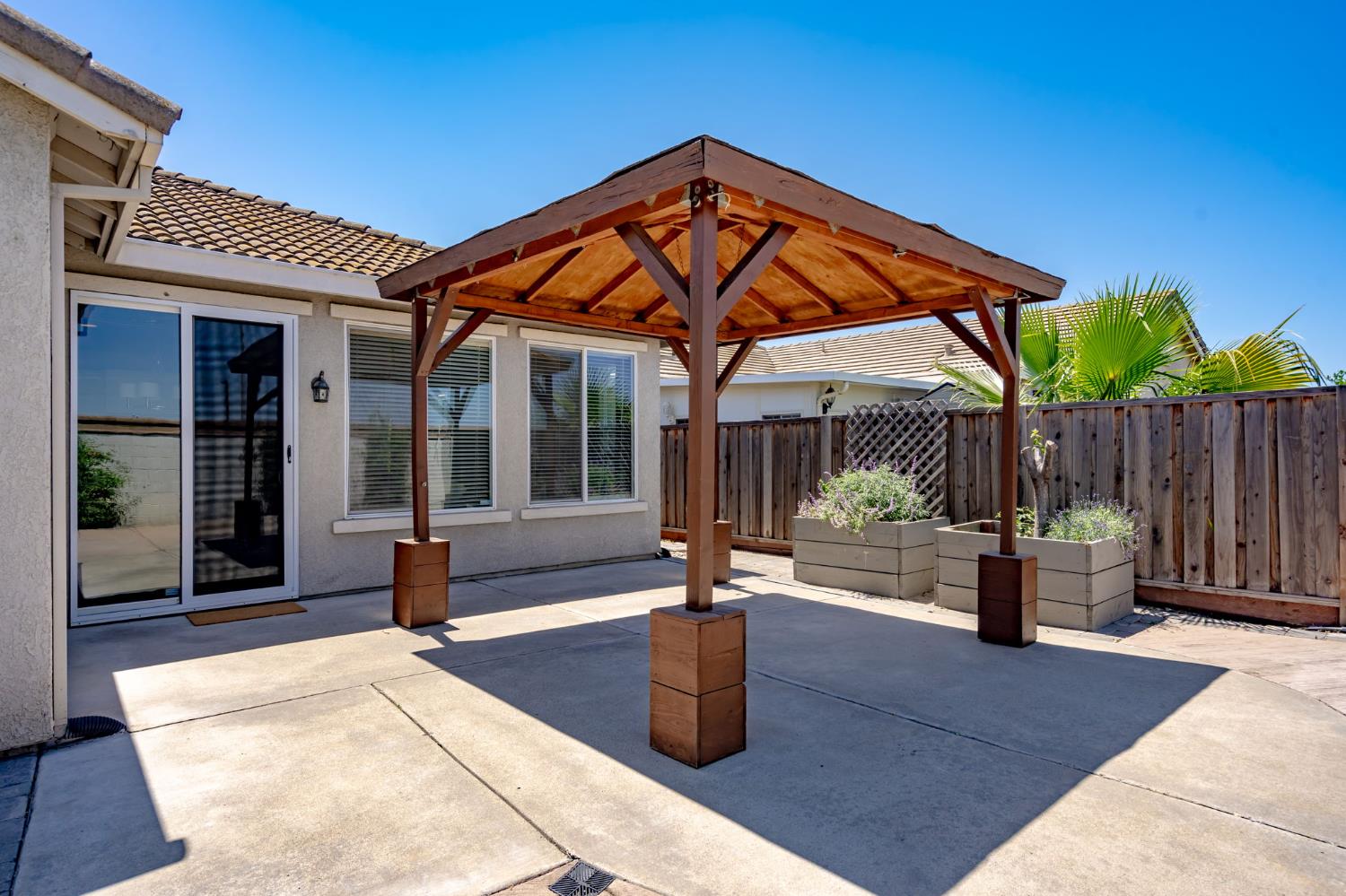 Caddington Way, Sacramento, California image 23