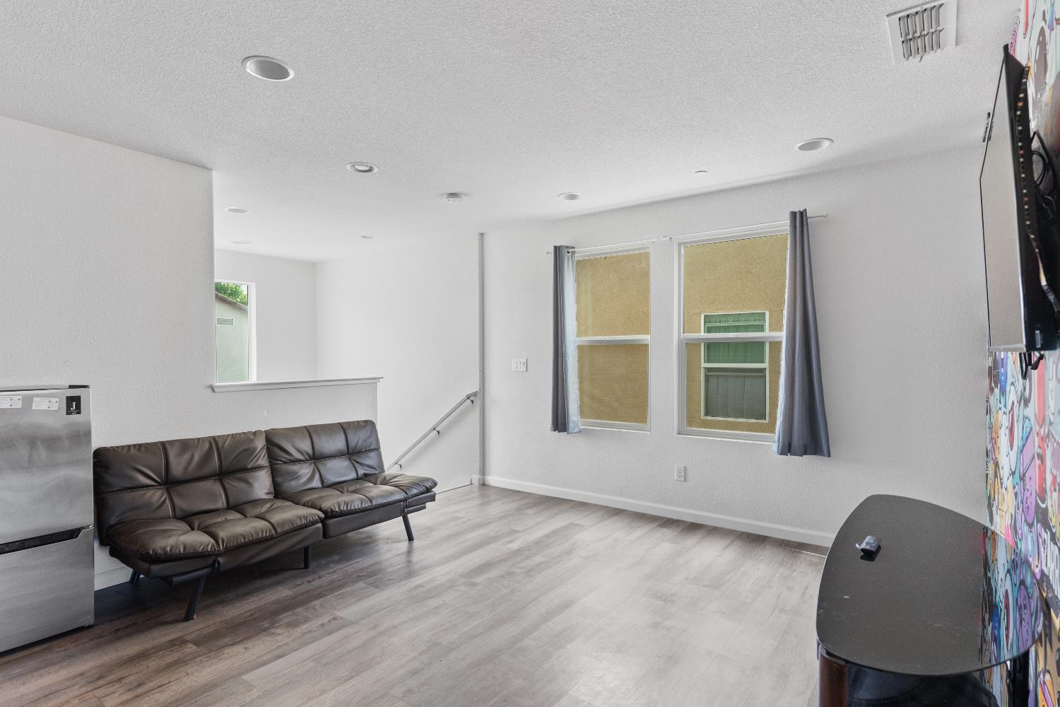 Detail Gallery Image 22 of 59 For 8269 Red Rock Dr, Sacramento,  CA 95829 - 4 Beds | 2/1 Baths