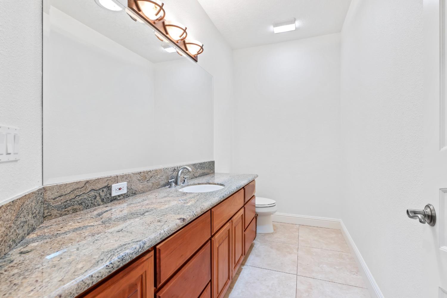 Detail Gallery Image 45 of 77 For 5000 Peach Blossom Ln, Oakdale,  CA 95361 - 5 Beds | 3/1 Baths