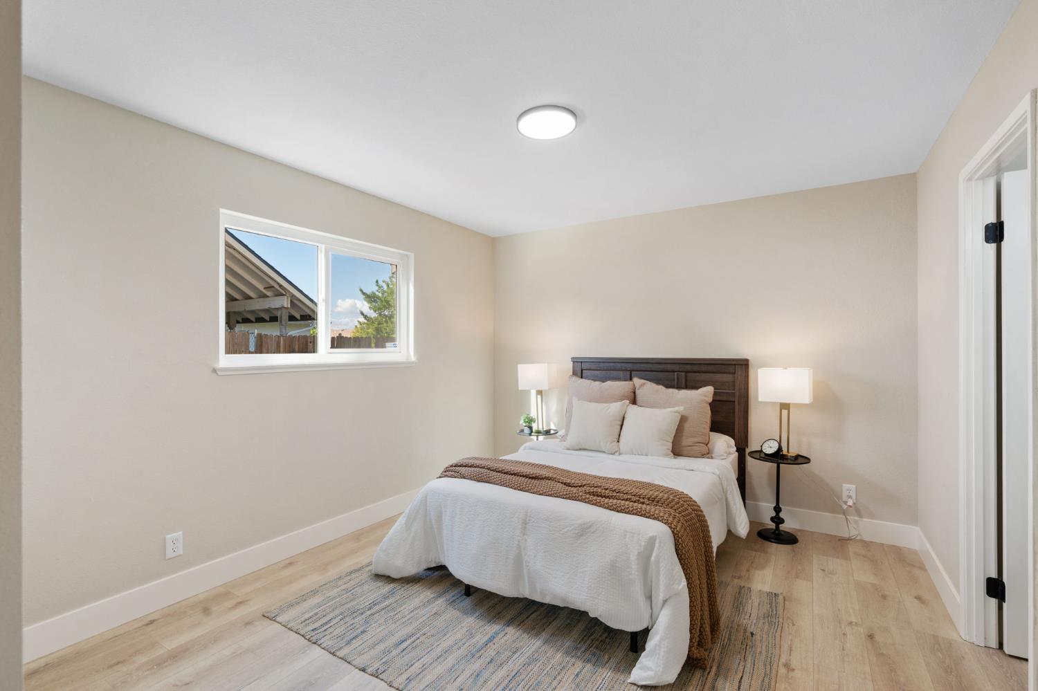 Detail Gallery Image 14 of 25 For 8046 Center Pkwy, Sacramento,  CA 95823 - 3 Beds | 2 Baths