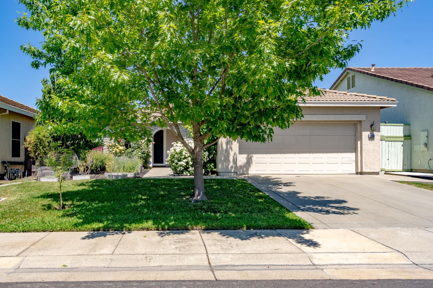 Caddington Way, Sacramento, California image 1