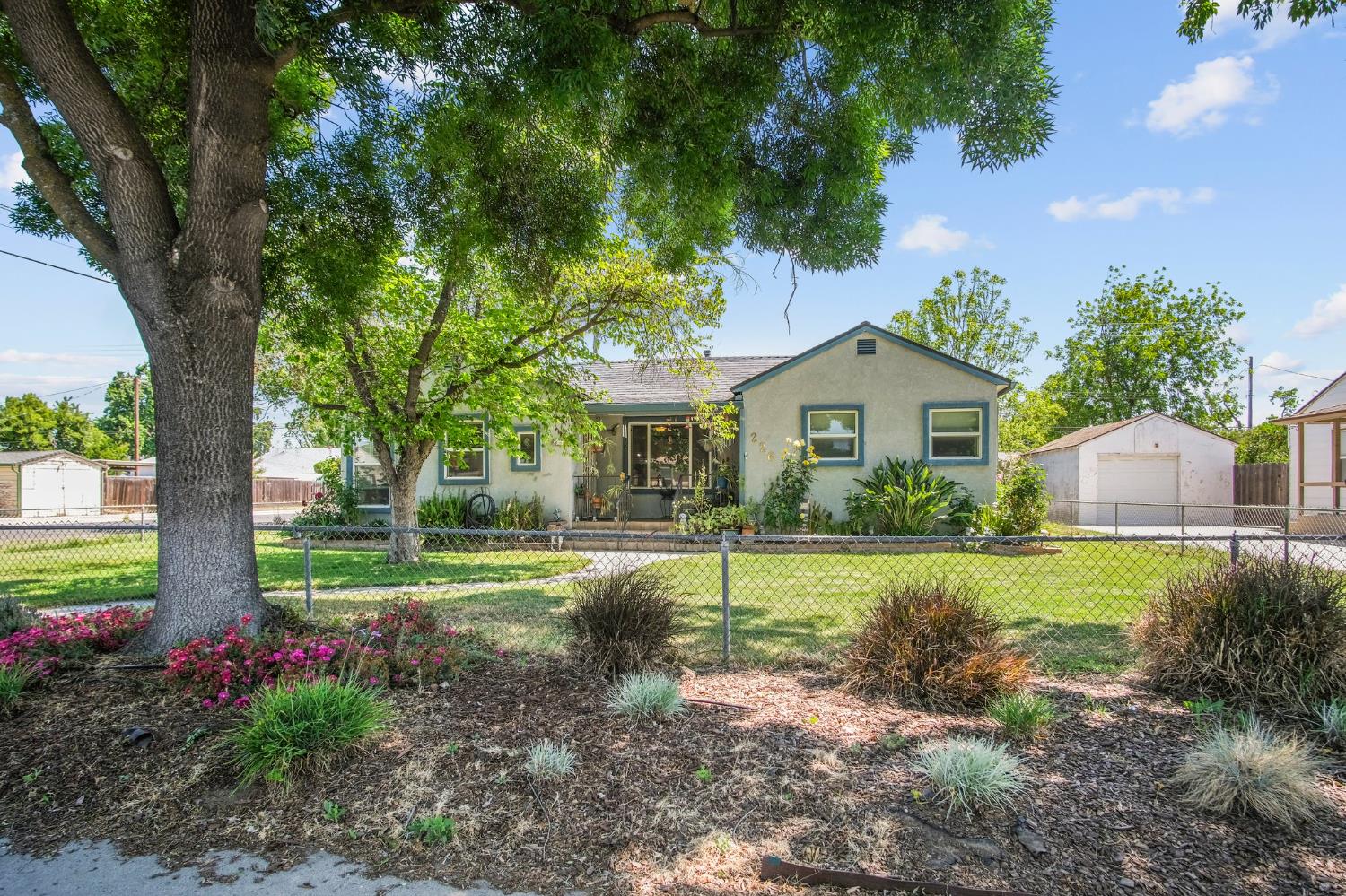 Detail Gallery Image 1 of 33 For 226 Rosina Ave, Modesto,  CA 95354 - 3 Beds | 2 Baths