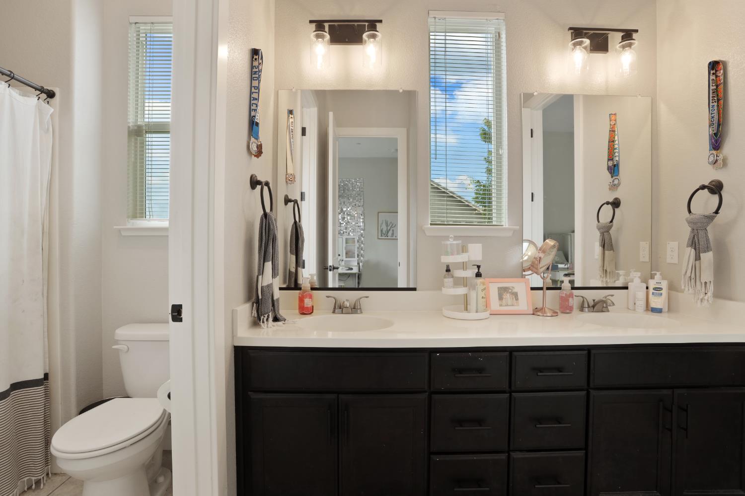 Detail Gallery Image 19 of 61 For 2134 Rambutan Pl, Manteca,  CA 95337 - 5 Beds | 3/1 Baths