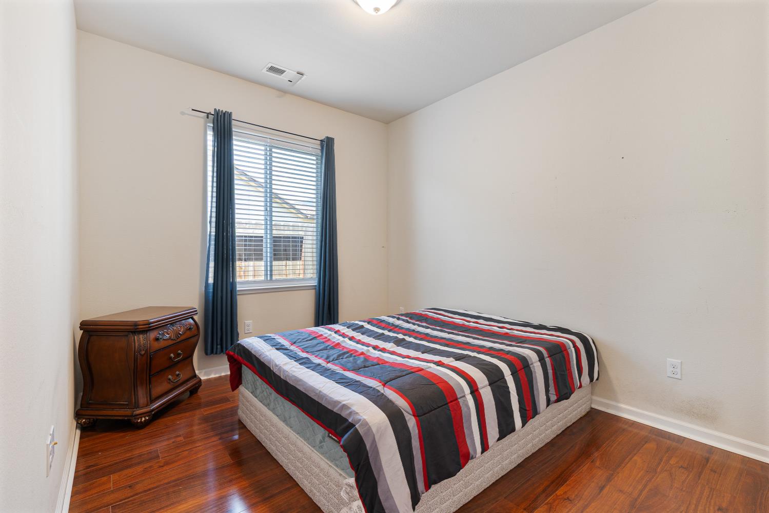 Detail Gallery Image 9 of 36 For 951 Alvarado Ct, Stockton,  CA 95204 - 3 Beds | 2 Baths