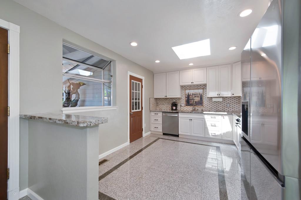 Detail Gallery Image 4 of 37 For 10513 Indian Hill Rd, Newcastle,  CA 95658 - 3 Beds | 2 Baths