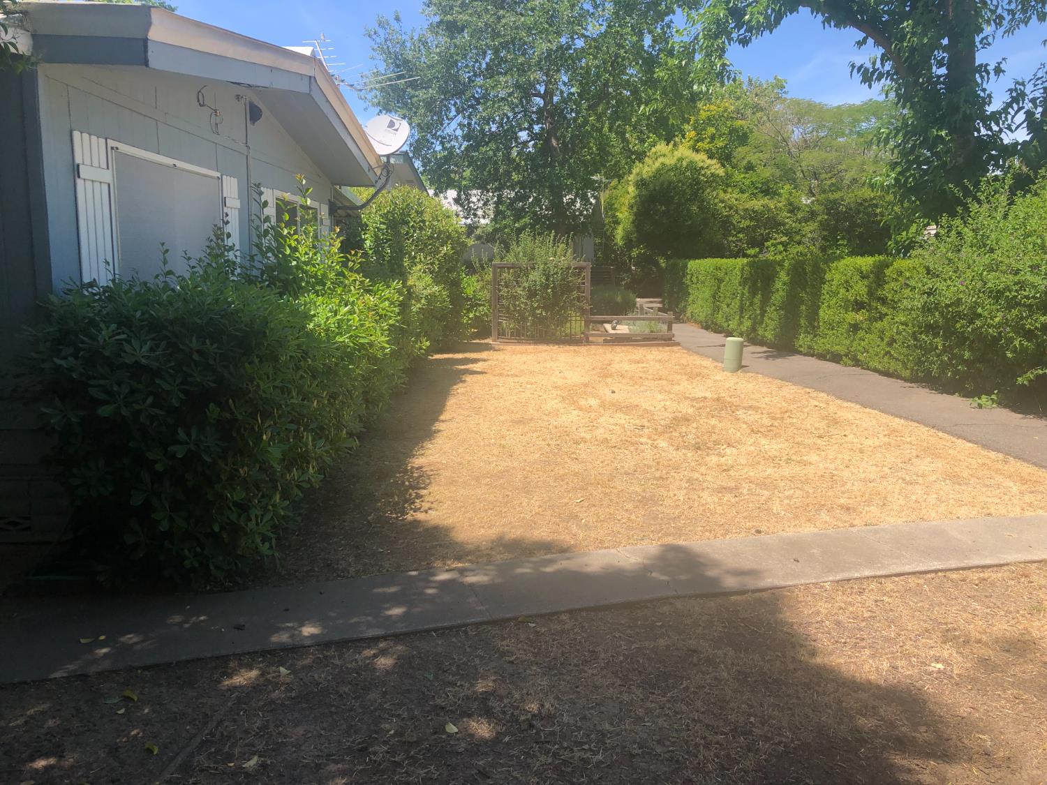 Detail Gallery Image 3 of 5 For 69 Broken Circle, Davis,  CA 95618 - 2 Beds | 2 Baths