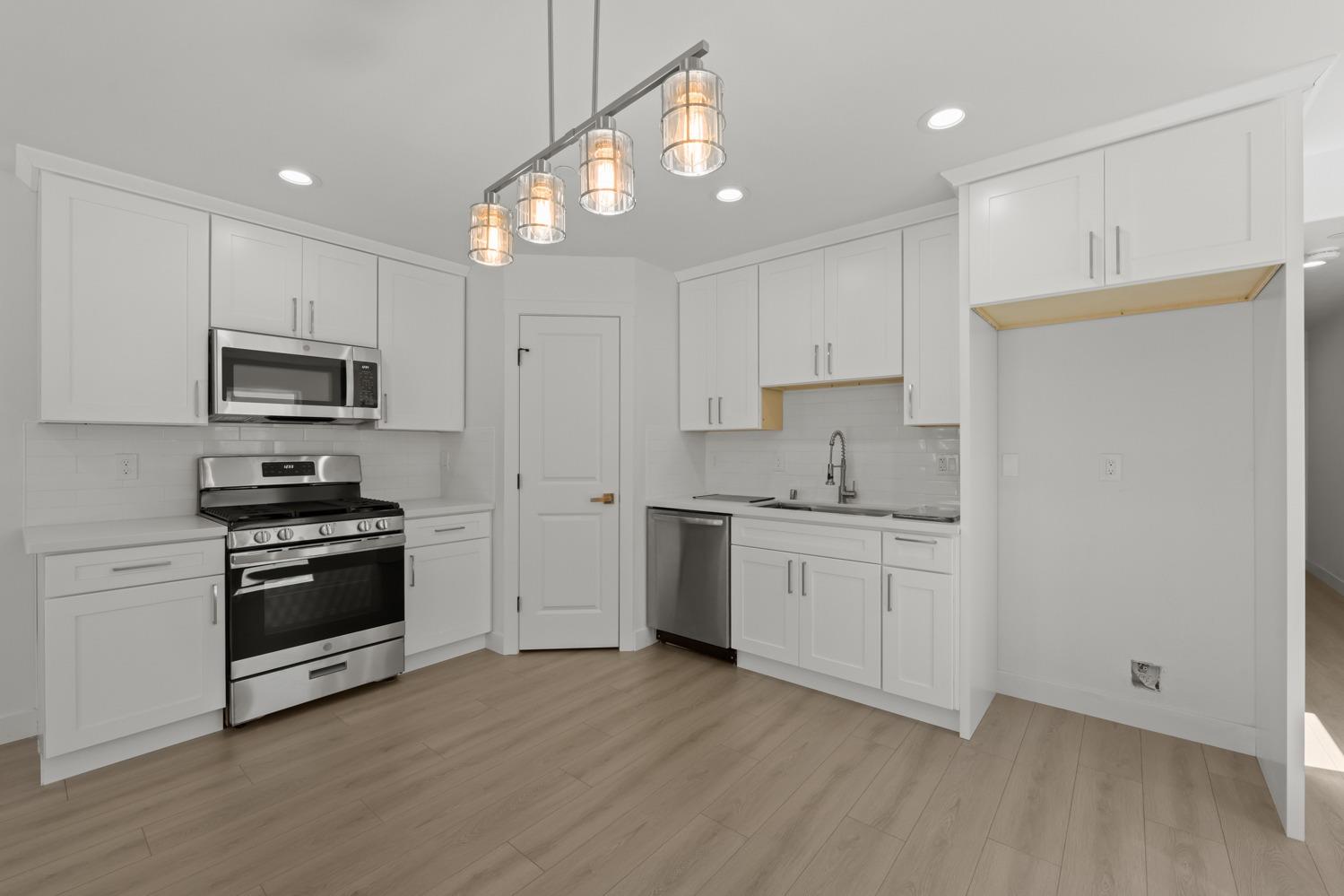 Detail Gallery Image 7 of 33 For 2565 Lexington St, Sacramento,  CA 95815 - – Beds | – Baths