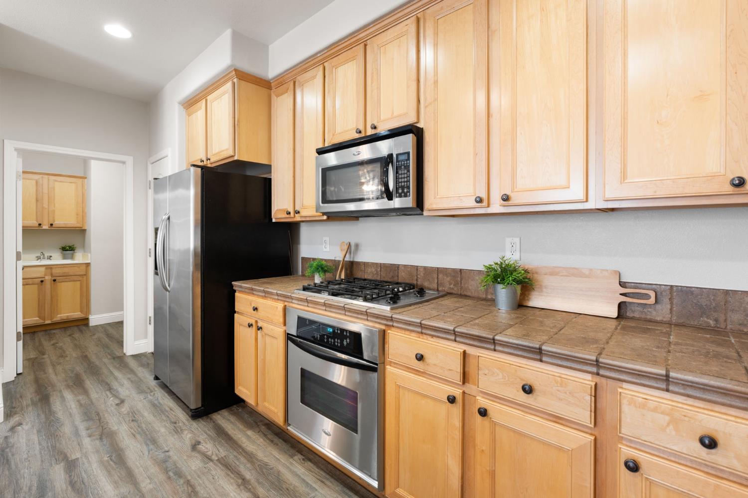 Detail Gallery Image 9 of 31 For 3227 Portage Way, Sacramento,  CA 95835 - 3 Beds | 2/1 Baths