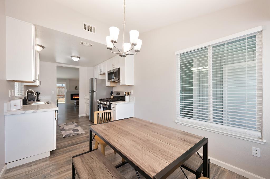 Peach Leaf Court, Sacramento, California image 17