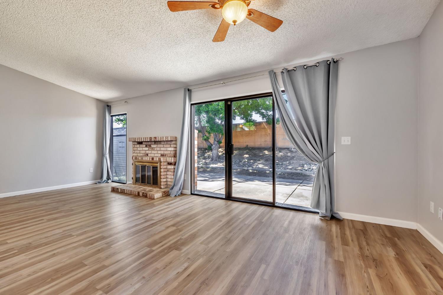 Detail Gallery Image 9 of 34 For 3203 Osuna Way, Sacramento,  CA 95833 - 3 Beds | 2 Baths