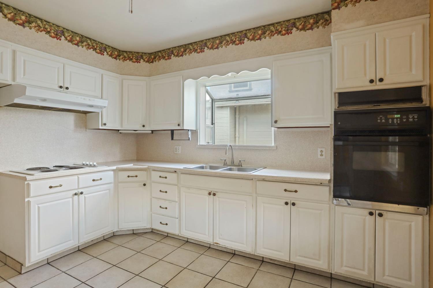 Detail Gallery Image 14 of 39 For 304 E Tokay St, Lodi,  CA 95240 - 2 Beds | 2 Baths