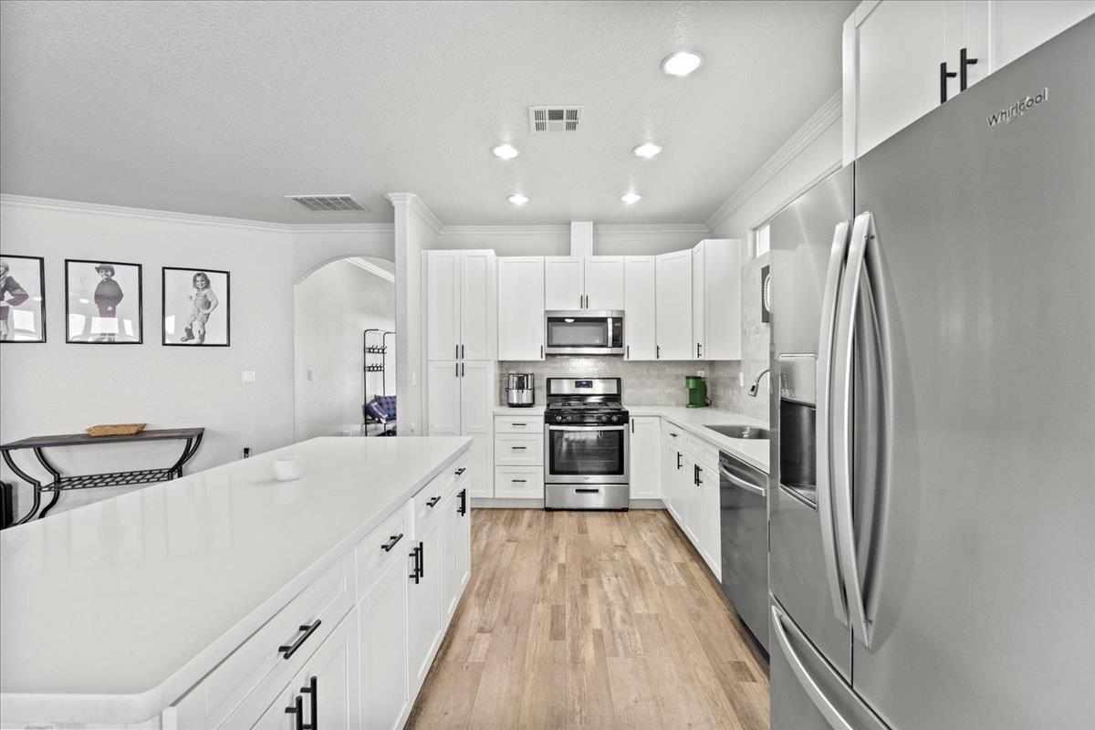 Detail Gallery Image 8 of 25 For 12701 Bonnie Brae Ave, Waterford,  CA 95386 - 4 Beds | 2 Baths