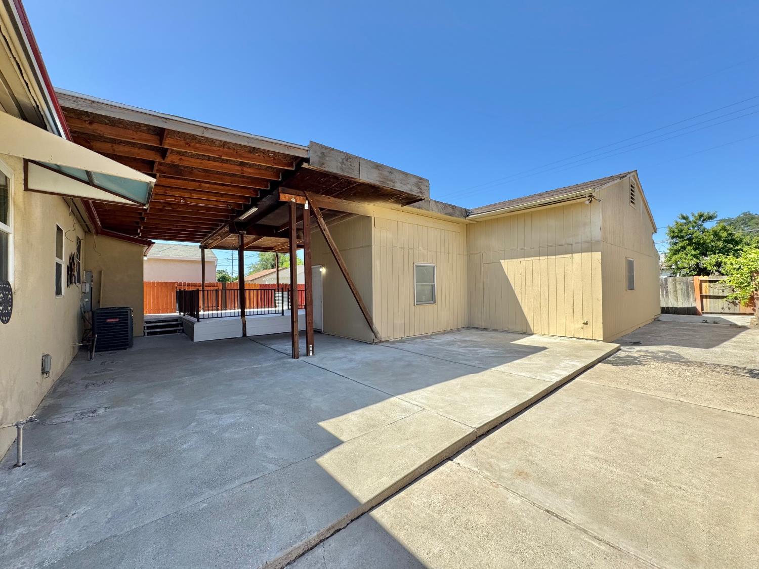 Detail Gallery Image 12 of 23 For 3611 West Ln, Stockton,  CA 95204 - 2 Beds | 2 Baths