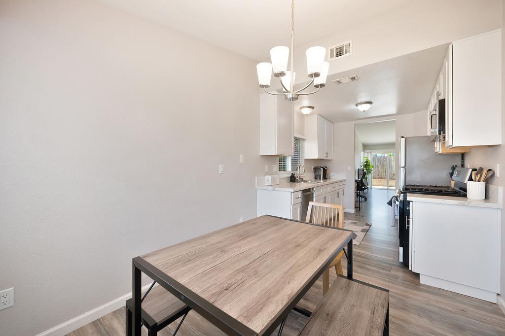 Peach Leaf Court, Sacramento, California image 16
