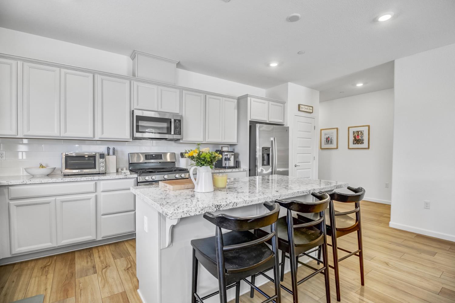 Detail Gallery Image 5 of 33 For 1295 Arriaga Way, Woodland,  CA 95776 - 4 Beds | 2 Baths