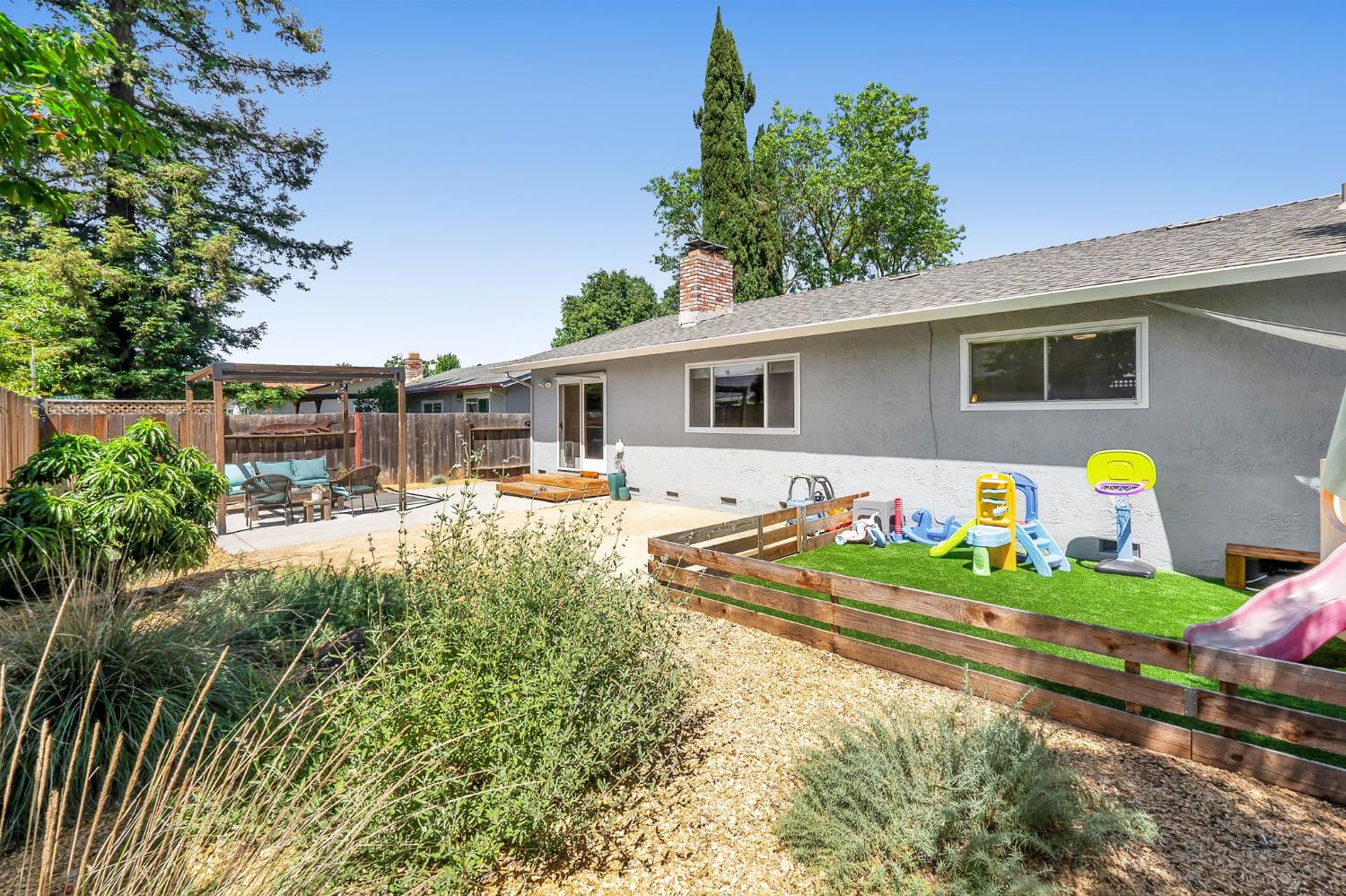 Myrtle Place, Davis, California image 30