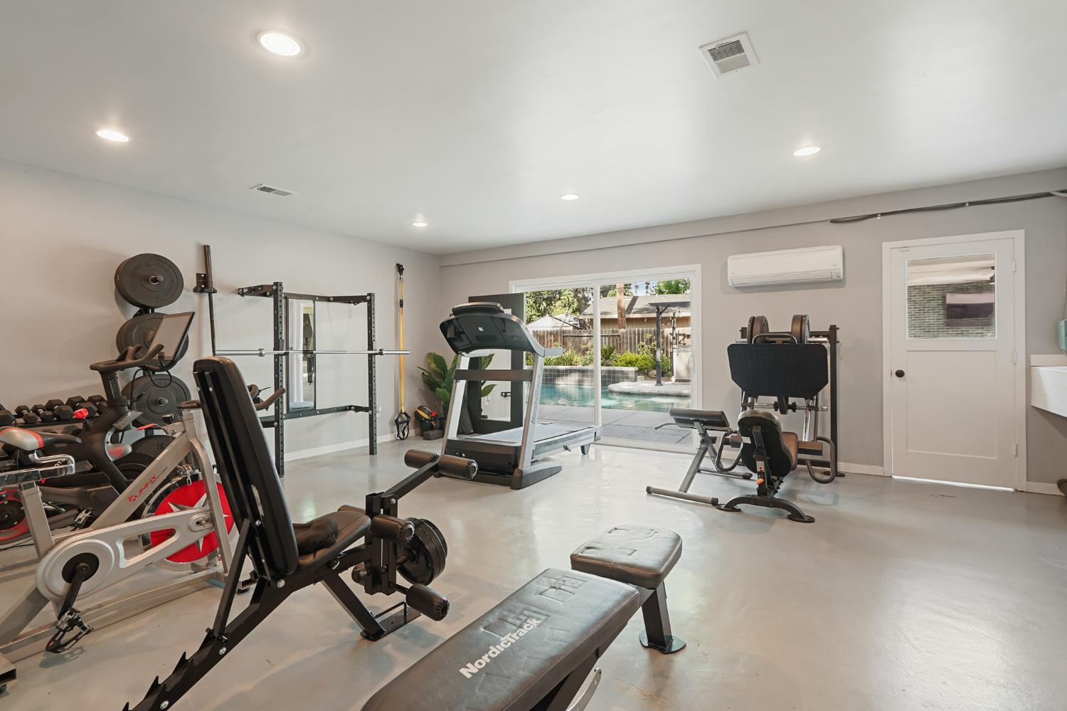 Detail Gallery Image 33 of 79 For 2321 Bonniebrook Dr, Stockton,  CA 95207 - 3 Beds | 2/1 Baths