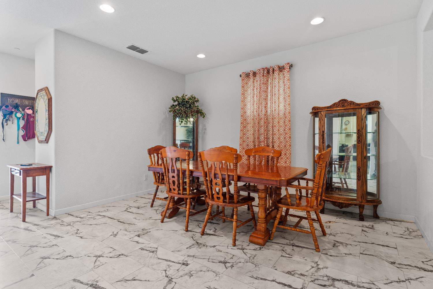 Detail Gallery Image 17 of 59 For 8269 Red Rock Dr, Sacramento,  CA 95829 - 4 Beds | 2/1 Baths