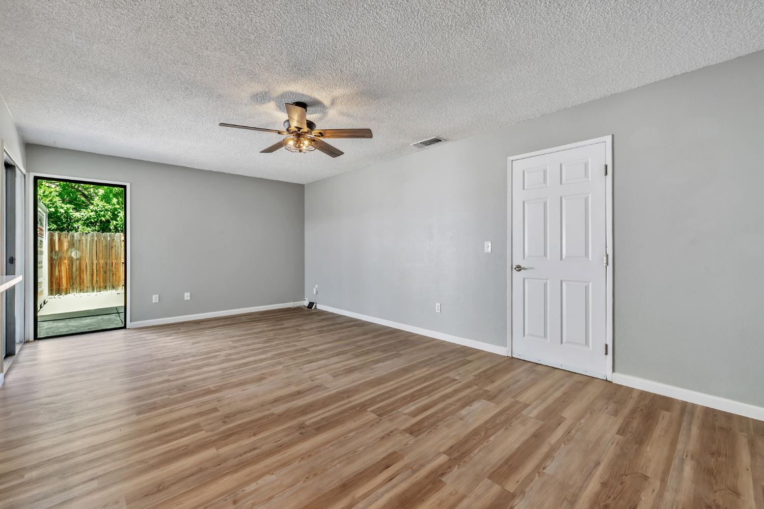 Detail Gallery Image 18 of 34 For 3203 Osuna Way, Sacramento,  CA 95833 - 3 Beds | 2 Baths