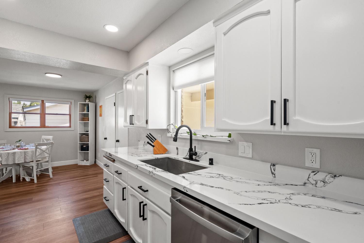 Detail Gallery Image 18 of 31 For 7037 Wilshire Cir, Sacramento,  CA 95822 - 3 Beds | 2 Baths