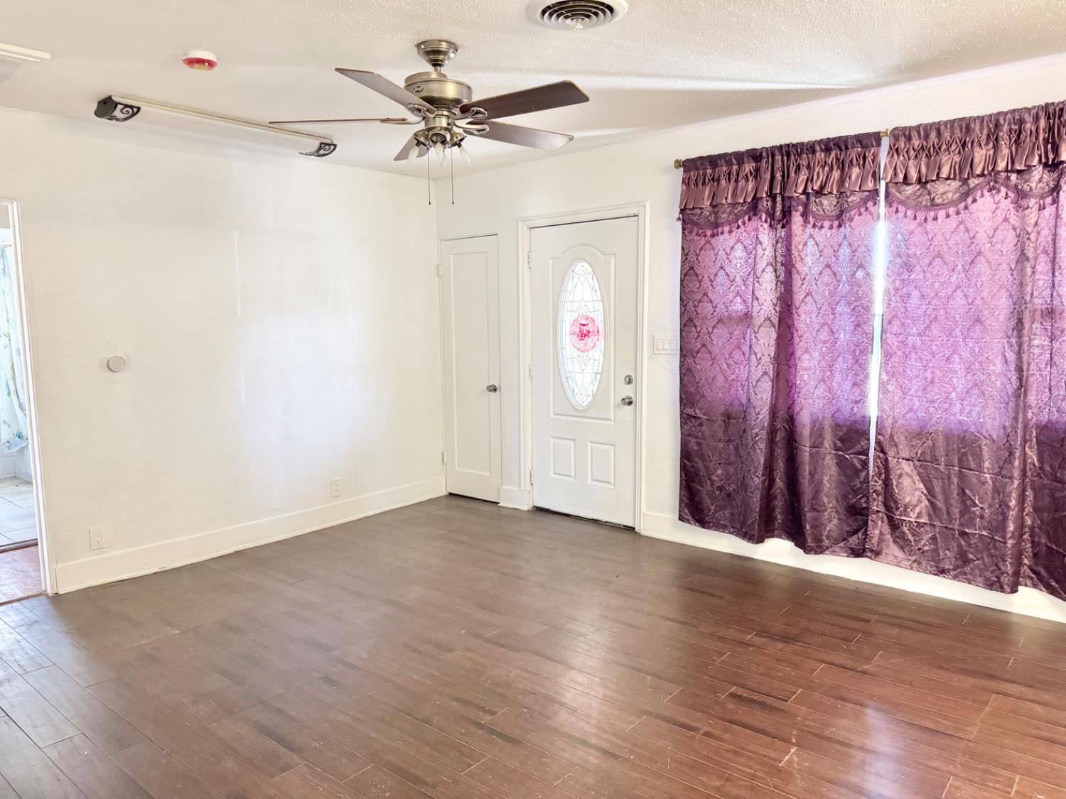 Detail Gallery Image 4 of 23 For 3611 West Ln, Stockton,  CA 95204 - 2 Beds | 2 Baths