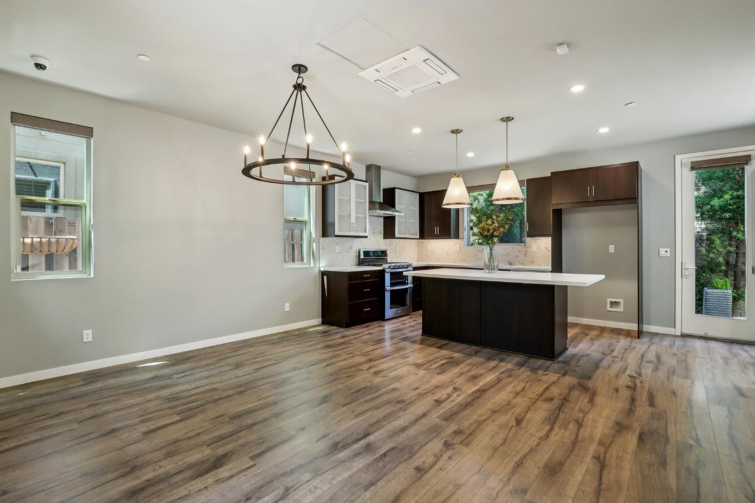 Crate Avenue, Sacramento, California image 8