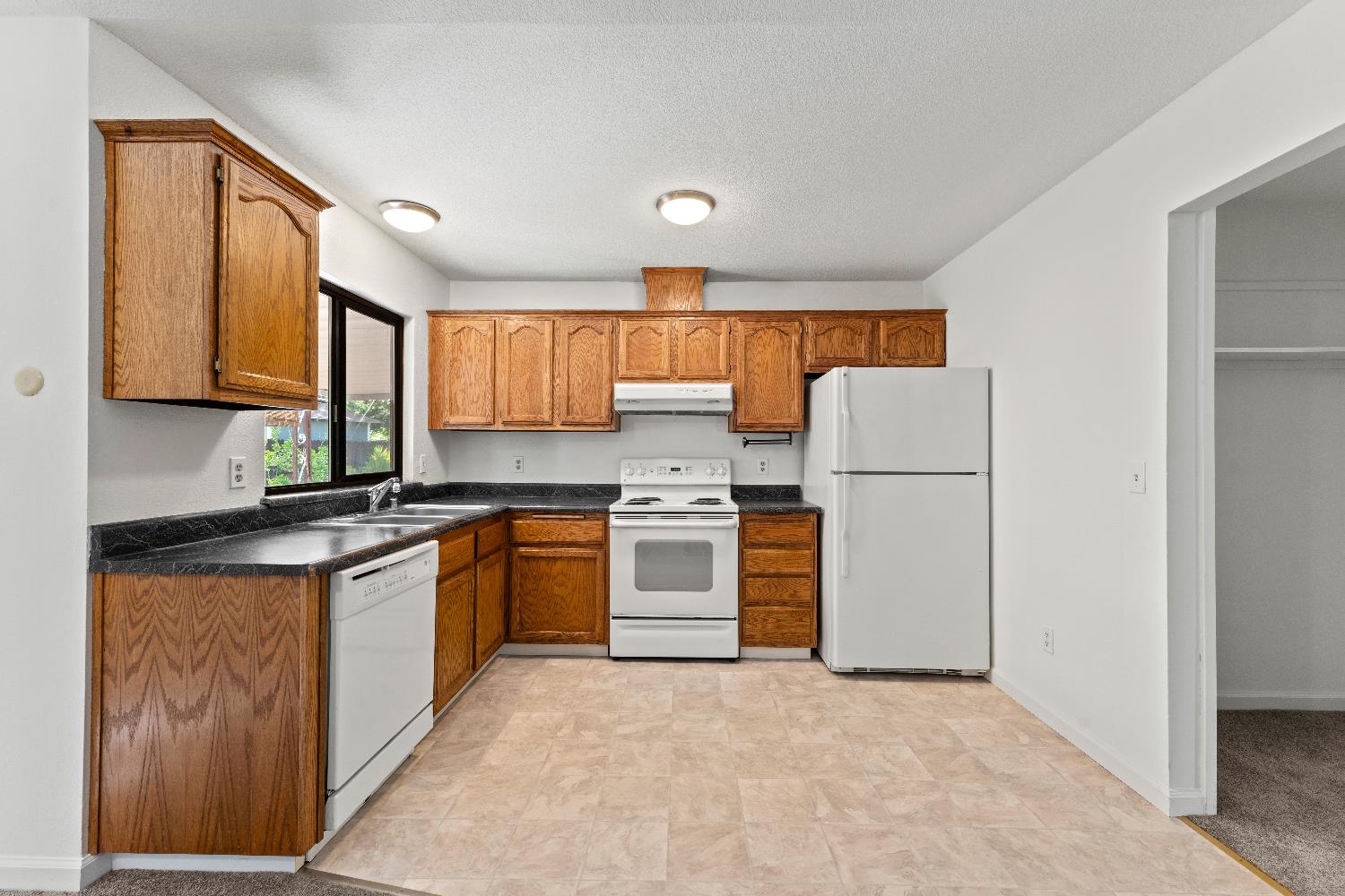Detail Gallery Image 7 of 38 For 3349 Irvindale Way, Antelope,  CA 95843 - 3 Beds | 2 Baths